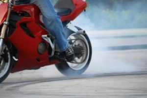 motorfiets-stunter-band-burn-out_21301095